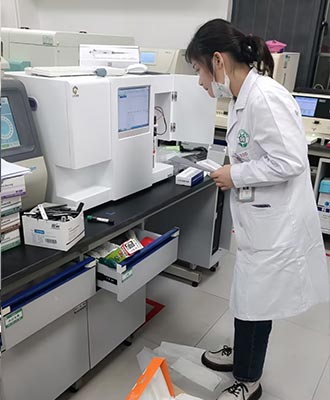 南宁微量元素分析仪-南宁延庆社区卫生服务中心采购国康微量设备安装情况