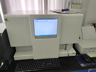 全自动微量元素检测仪厂家 儿童微量元素检测仪品牌在贵州遵义市余庆县敖溪镇卫生院安装成功开始检测中(图2)